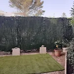 T2 Bord De Avec Jardin Et Piscine *