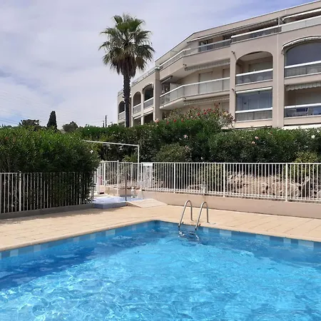 Appartement T2 Bord De Avec Jardin Et Piscine Saint Aygulf
