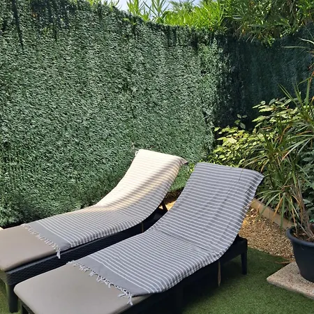 T2 Bord De Avec Jardin Et Piscine
