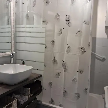 T2 Bord De Avec Jardin Et Piscine 公寓