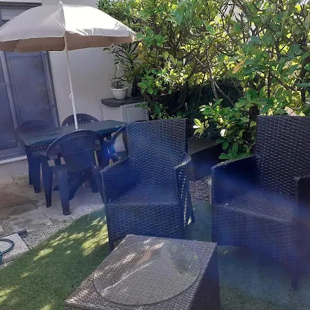 T2 Bord De Avec Jardin Et Piscine * Сен-Глф