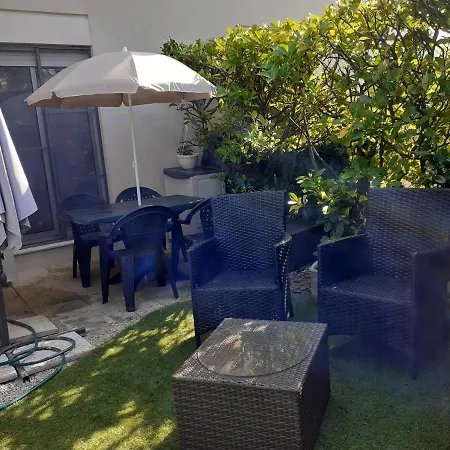 T2 Bord De Avec Jardin Et Piscine Apartment