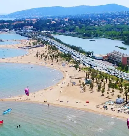T2 Bord De Avec Jardin Et Piscine Apartmán