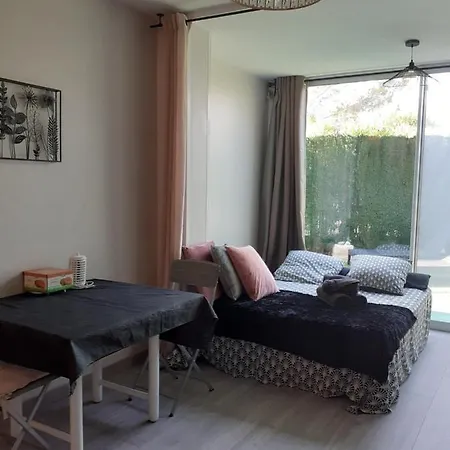 T2 Bord De Avec Jardin Et Piscine Apartmán