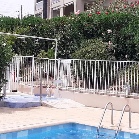 T2 Bord De Avec Jardin Et Piscine Сен-Глф