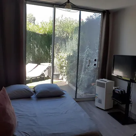 Apartment T2 Bord De Avec Jardin Et Piscine