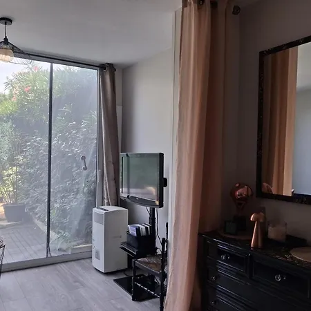 Апартаменты T2 Bord De Avec Jardin Et Piscine