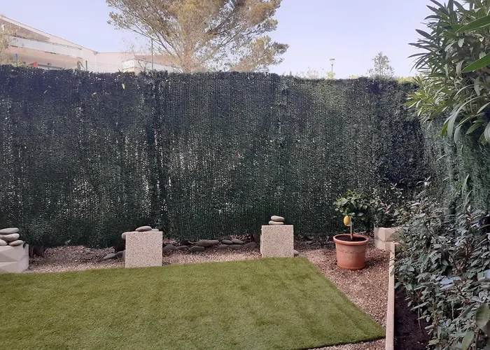 T2 Bord De Avec Jardin Et Piscine *