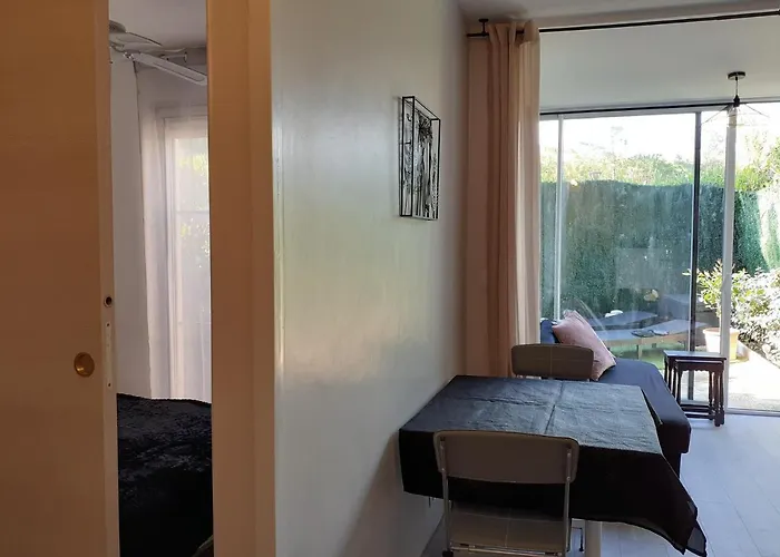 T2 Bord De Avec Jardin Et Piscine Apartment Saint Aygulf