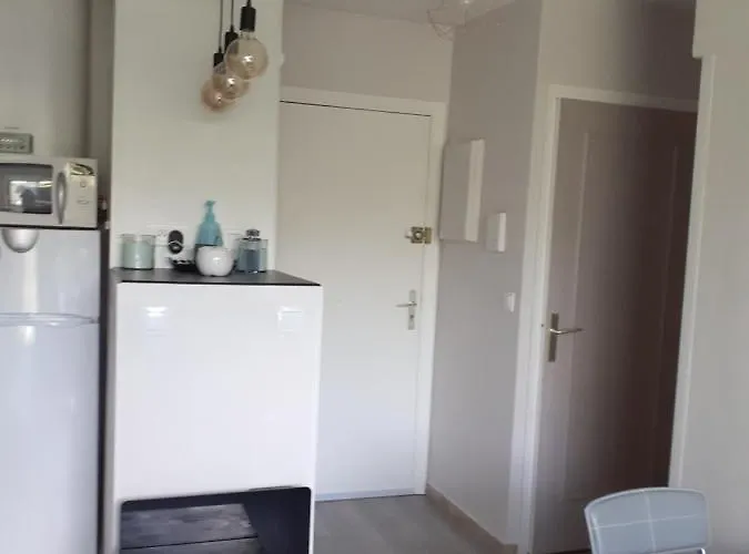 Apartment T2 Bord De Avec Jardin Et Piscine Saint Aygulf