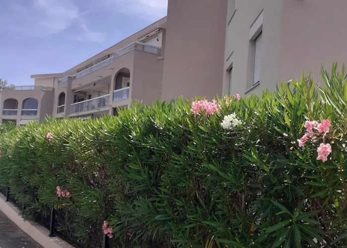 Apartment T2 Bord De Avec Jardin Et Piscine *
