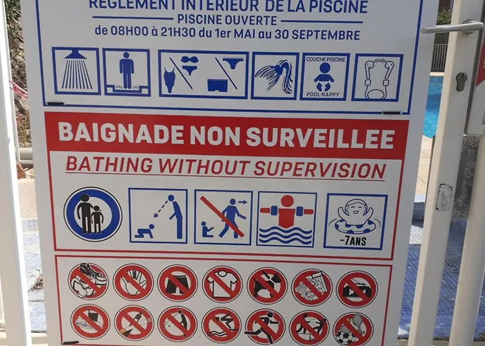 T2 Bord De Avec Jardin Et Piscine *