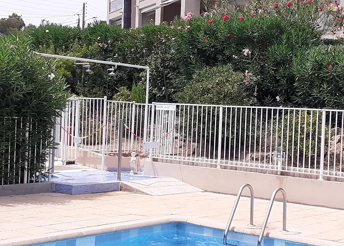 T2 Bord De Avec Jardin Et Piscine 圣艾格夫